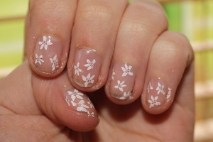 konad plate 57 flower pattern :} (sorry for the white polish on my skin :3) 