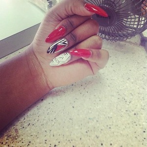 Abstract design on stiletto nails
