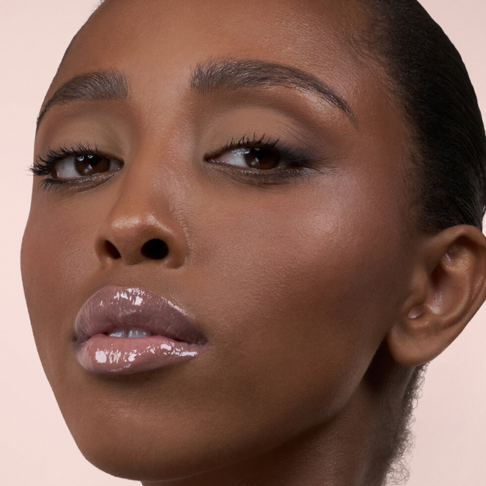 Natasha Denona model wearing the HY-GLOSS Lip Set in Cleo