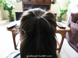 I just love how a hair bow looks so a learn how to do it.
My model was my sister. Hope you like it.