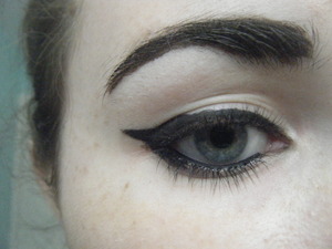 dramatic eyes and brows for princess jasmine <3