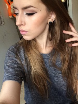 Using the 35c Morphe matte palette, maybelline precise eyeliner from the eye studio line, cabana boy blush by the balm, elf pinktastic (highlighter), maybelline fit me concealer, 