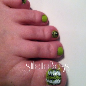Matching bride of Frankenstein toes!!! 