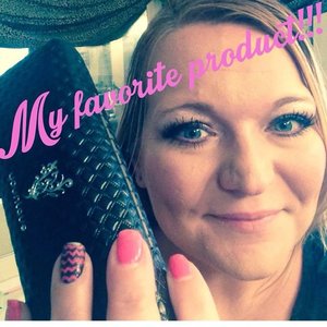 I can't live without my 3D Fiber Lash mascara!! I won't leave home without it!! And because it uses green tea collagen and green tea fibers, my natural lashes are longer and healthier than they've ever been!