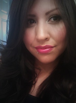 hot pink lip with gold and brown eyes