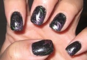 I created this look using black, green, purple, and clear glitter.