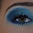 Blue smokey makeup for special events 