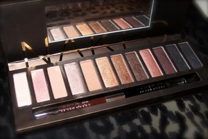 ♥ URBAN DECAY Naked Palette