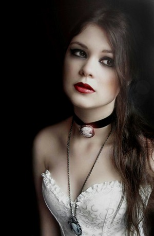 A quick vintage gothic makeup done by me for a Victorian photoshooting.