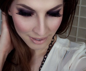 A gorgeous smokey eye from Meredith Jessica of Pigments and Palettes. This look features our LACE lashes. http://fauxlash.com/collections/runway-no1/products/black-lace