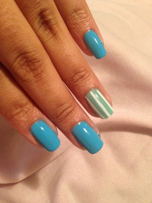 This simple nail design is casual and simple. Welcome summer! 
