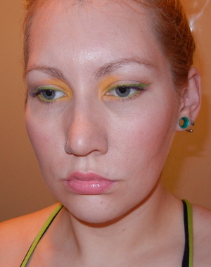 Green liner, with a pop of yellow