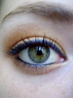 golden orange eyeshadow for blue eyes