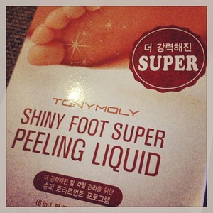 Trying #TonyMoly Shiny Foot Super Peeling Liquid instead of a #pedicure this week ... #Review will be on www.Claire-Schultz.com/blog in a couple of weeks 👣xoxo #koreanbeauty #aha #foot #exfoliator #blog #youtube #claireschultz #claireschultzmakeupartistry #CSMUA #beauty #blogger #bblogger #bbloggers