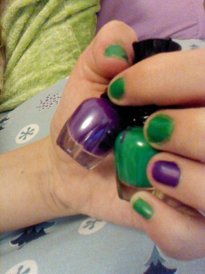 all nails green but 1 not. Very simple.