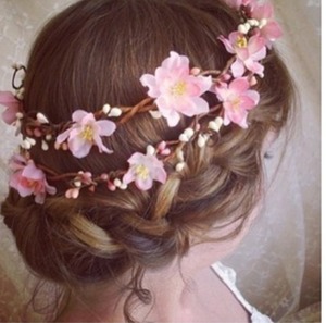 Beautiful hairstyle im going to try to do. 