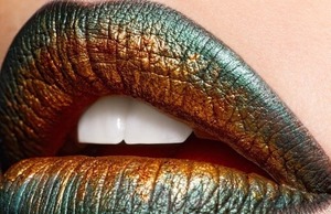 Bronze gold and green lips 