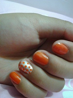 Polka-dots are simple but also cute. Love rocking them