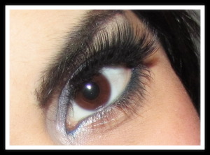 http://leadingladymakeup.com/2012/03/20/miss-selenas-blue-smokey-eyes/