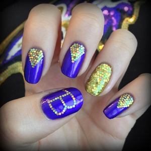 I love the Ravens, and I'm so happy that they won the Super Bowl! :D The main color used in this manicure is Wet N Wild Buffy The Violet Slayer. Also, I used a gold holographic hexagonal glitter from eBay for the glitter placement! :) 