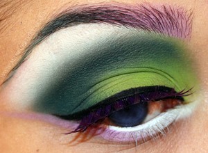 Inspired by Delirium of the Endless and Sandman Series

http://makeupbysiryn.com/2012/04/26/delirium-inspired-look-pt-1-of-the-endless-series-collaboration-with-artist-sara-richard-and-illamasqua/