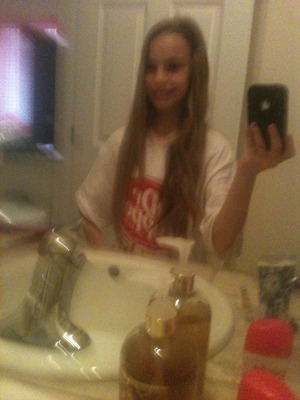 SHOULD I WAER MY HAIR STRAIGHT OR CURLY!!!!