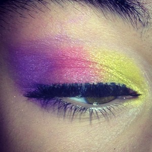 Easy fun tropical look anyone can complete for a bright touch! 