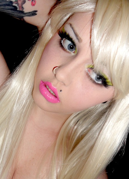 Photos with Lime Crime Makeup AQUATAENIA Mermaid Palette Shimmer