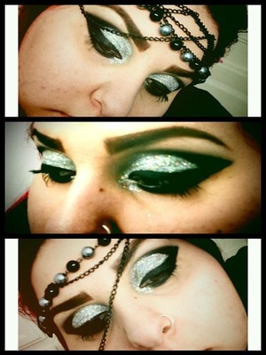 Challenge day 5: glitter, this is me with multicolored silver glitter and bold eyeliner.