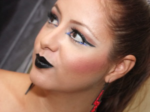 I make this look for fun night out,,I did my lips whit a pale color at the beginning and it look awesome,,but I change it to black lips and I love it.!!!