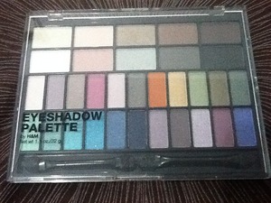 h&m eyeshadow palette. love this!!