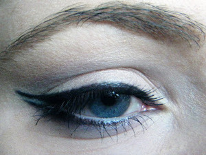 http://sparkleaddiction.blogspot.com/2013/01/60s-ish-makeup.html