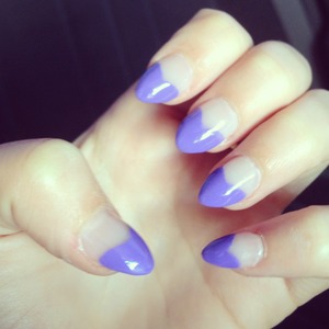 Pointy nails with purple heart tips. Love.