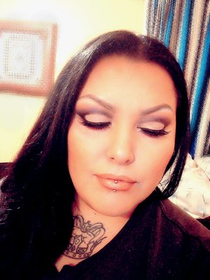 shimmery curved cut-crease shadow with  pearl pink lips