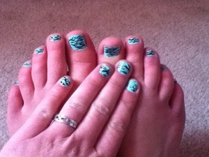Green and black zebra nails <3
