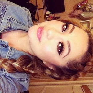 Instagram @makeupbyriz