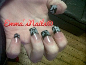 Black and silver predesigned tips 