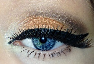 A smoky eye using orange eyeshadow 