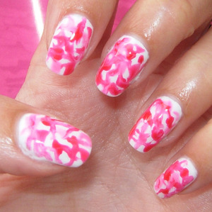 Colorful nail design using pink-red tones. Check out instructions: http://polishorbeauty.blogspot.com/2013/06/krasu-mix-nagu-dizains-splash-nail-art.html
