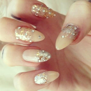 Glittery gem nails