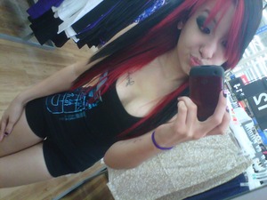 Black top, wit a red under neith and red bangs. 