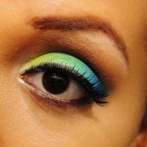 Here is another look to add to my summer Tropical Theme looks. I hope yall enjoy, i haven't done a green look in awhile so i decided to bring yall one that i think complimented my skin tone and overall look..I will do something different i will list all the products i used below..BTW all these products were bought by me.

MAC EYESHADOWS Bitter-green Brown Script Rice Paper-Highlight

120 PALETTE-BEAUTIES FACTORY Green Darker Green Blue Darker Blue

Salon Perfect eyelashes
Beautique Brown eyeliner pencil
eyestudio liner maybeline
NYX matte bronzer- as foundation powder
smashbox HD concealer