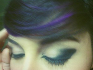 Very glam, but yet neutral. Really easy, what I do when i'm in a rush.