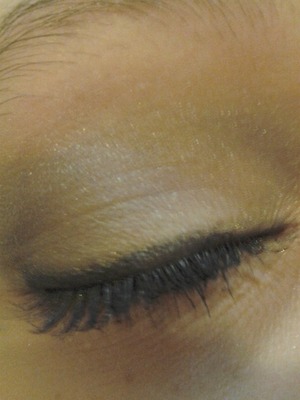 Smokey.with a twist is just regular smokey eye except instead of a whit or gray mixed with the black I used a dark yellow it mixed in very well. <3