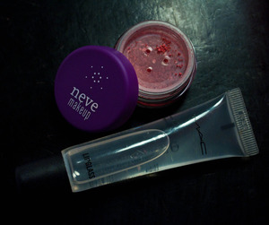 mac "clear lipglass" + neve makeup "swinging london"