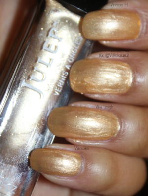 Gosh I love this polish so much. *_* It's so gorgeous. It's a honey gold with champagne colored shimmer. So pretty. Only thing I don't like about it is how streaky it is -_-;