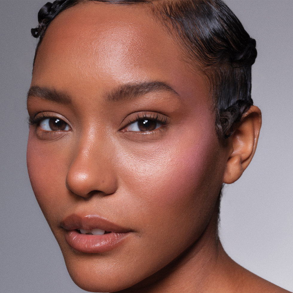 Kevyn Aucoin model wearing the Sensual Skin Blush in Revealed