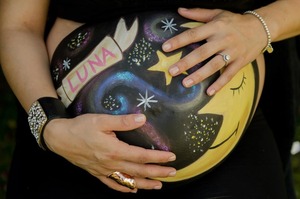 http://leadingladymakeup.com/2012/04/23/little-luna-maternity-painting/
