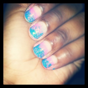 if you didn't notice.. i love glitter nail polish :)