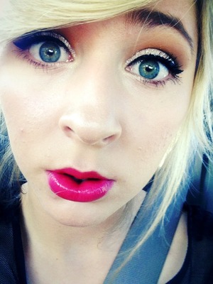 Glittery eyes and hot pink lips for the Bruno Mars concert!
